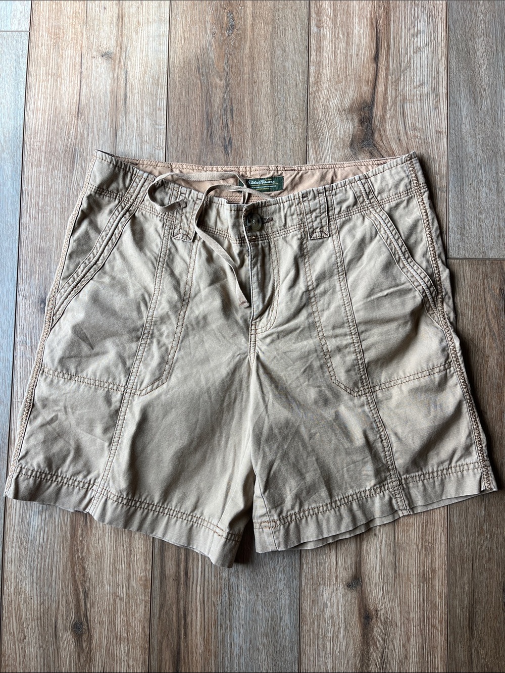 Casual Bermuda Shorts in Light Khaki